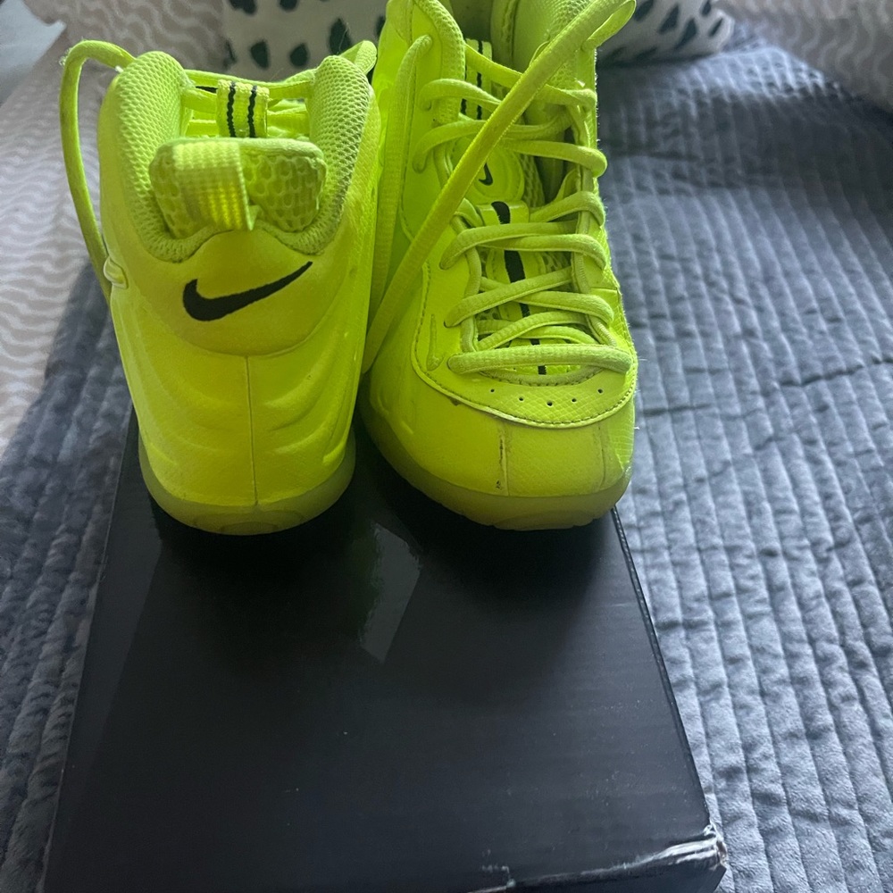 Nike - Picture 3 of 3